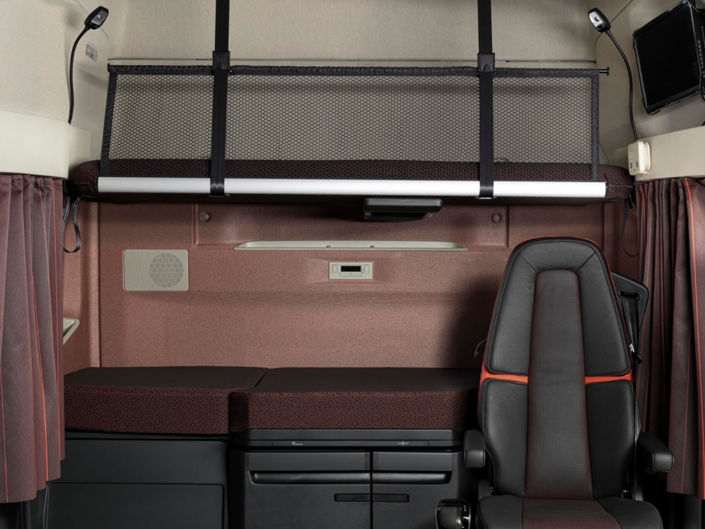 bluekens-volvo-fh16-interieur-slaapplek bluekens-volvo-fh16-interieur-slaapplek
