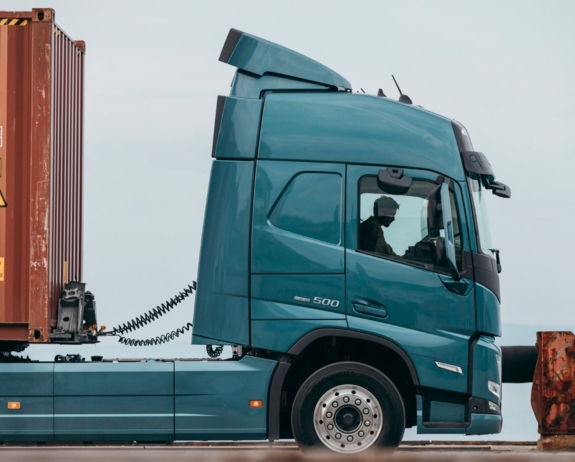 zijkant-nieuwe-volvo-fm-3000