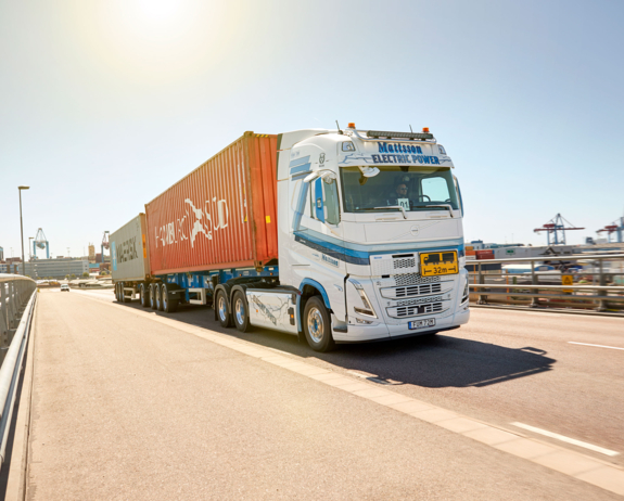 Bluekens-Truck-en-Bus-Volvo-Trucks-74-tons-Elektrische-Truck-1