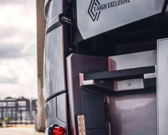 T High Exclusive T High Exclusive