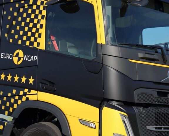 Volvo FM Euro NCAP-demotruck