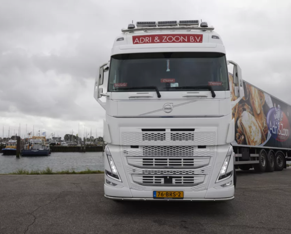 Bluekens-Truck-en-Bus-volvo-fh-adri-en-zoon-in-haven
