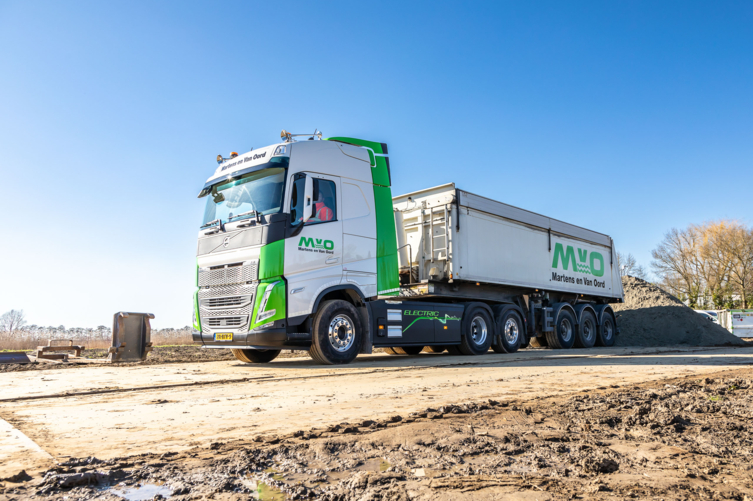 Bluekens-Truck-en-Bus-Martens-en-van-Oord-Oosterhout-1