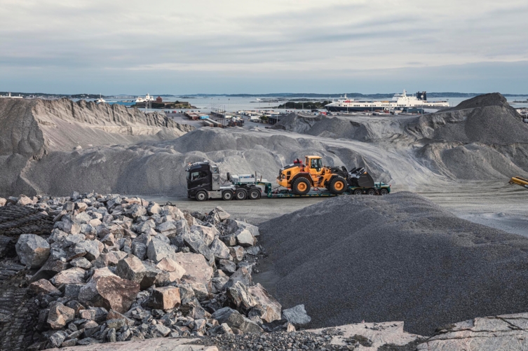 bluekens-volvo-fh16-zwaar-transport-3 bluekens-volvo-fh16-zwaar-transport-3