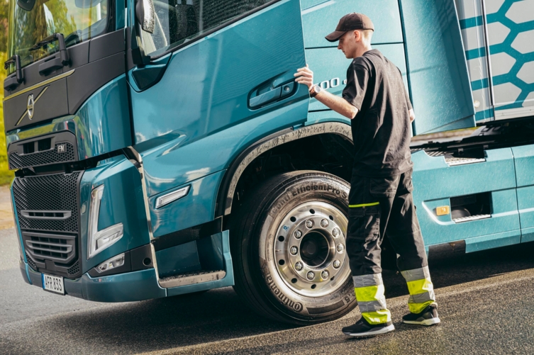 bluekens-volvo-fm-instap bluekens-volvo-fm-instap