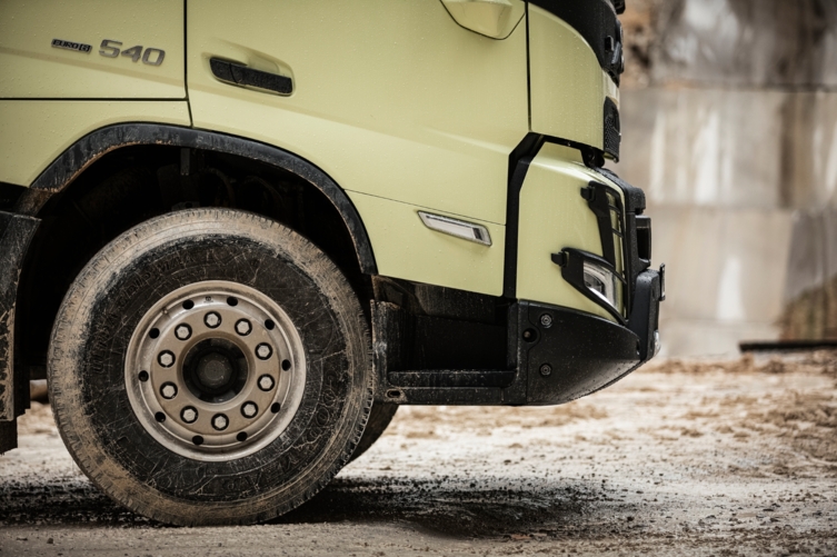 Bluekens-truck-en-bus-brandstofbesparing-volvo-FMX-banden