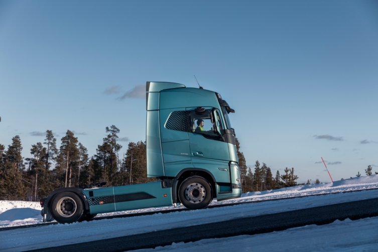 bluekens_volvo_fh_electric