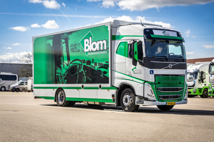 Verkeersschool Blom Volvo FH lestruck header Verkeersschool Blom Volvo FH lestruck header