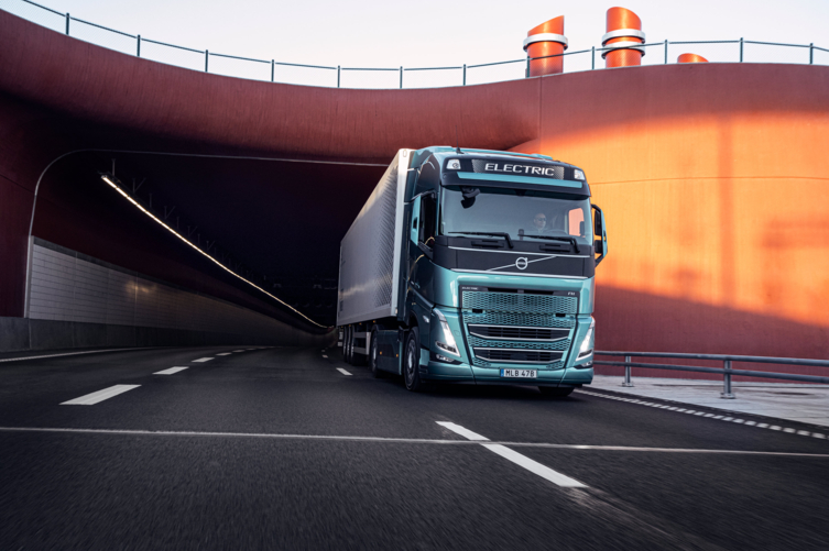 Bluekens-Volvo-Trucks-FH_Electric_1