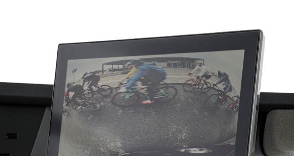 bluekens-volvo-fh-interieur-display-aan bluekens-volvo-fh-interieur-display-aan