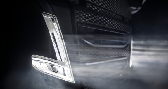 Bluekens-Volvo-FH-adaptief-groot-licht