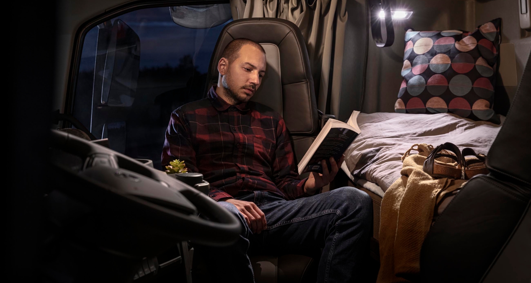 bluekens-volvo-fh16-slaapcabine-chauffeur