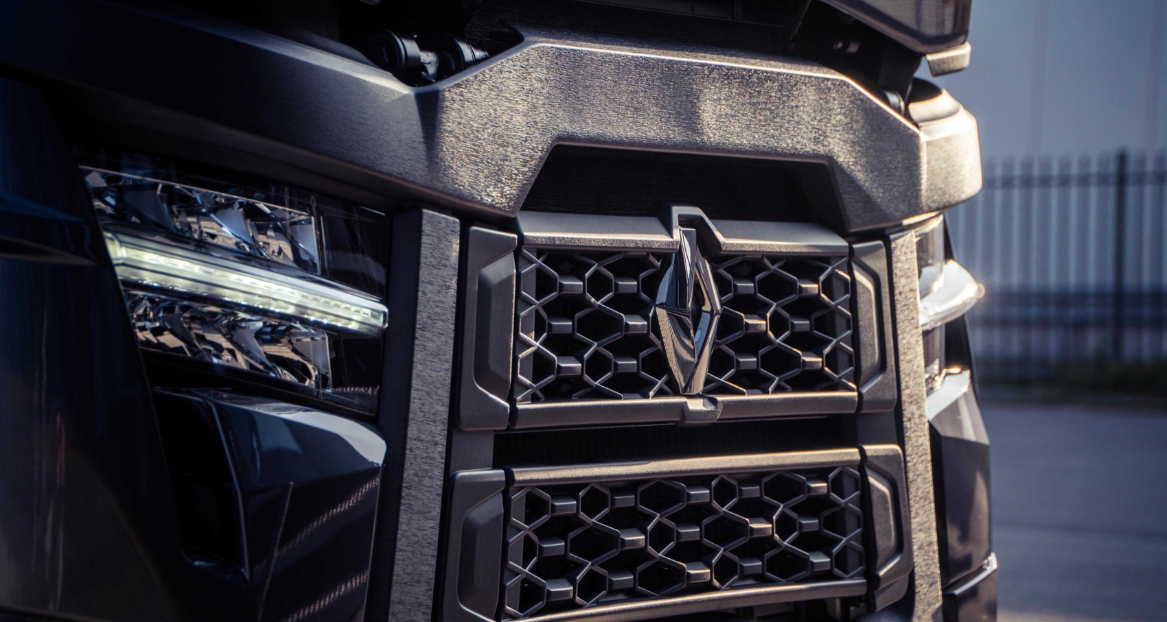 Renault Trucks T EVO detail grill