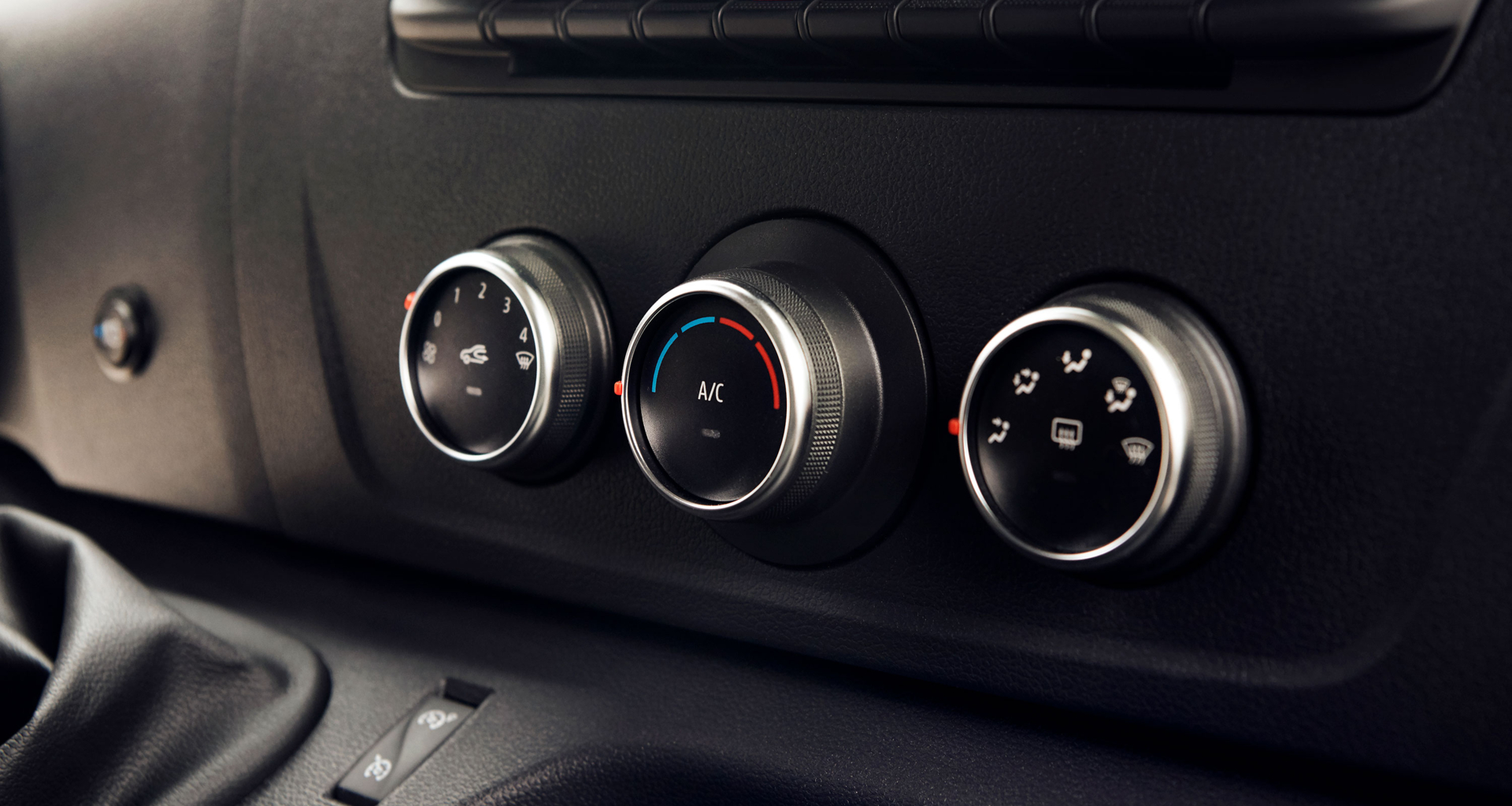Bluekens-Renault-Master-ze-dashboard-controls