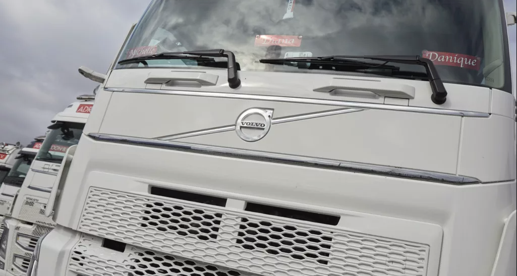 Bluekens-Truck-en-Bus-volvo-fh-adri-en-zoon-detail