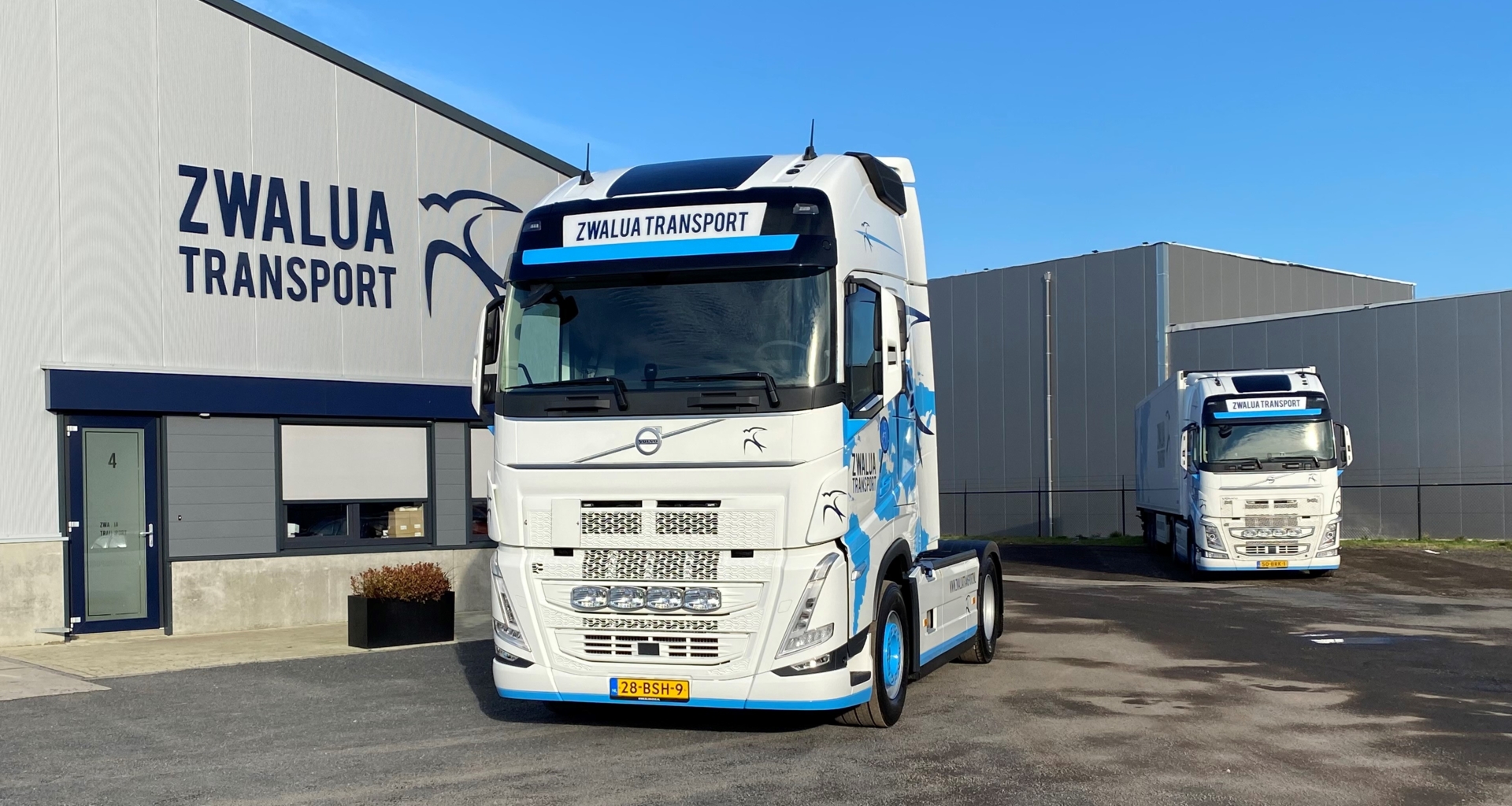 bluekens-volvo-fh-zwalua