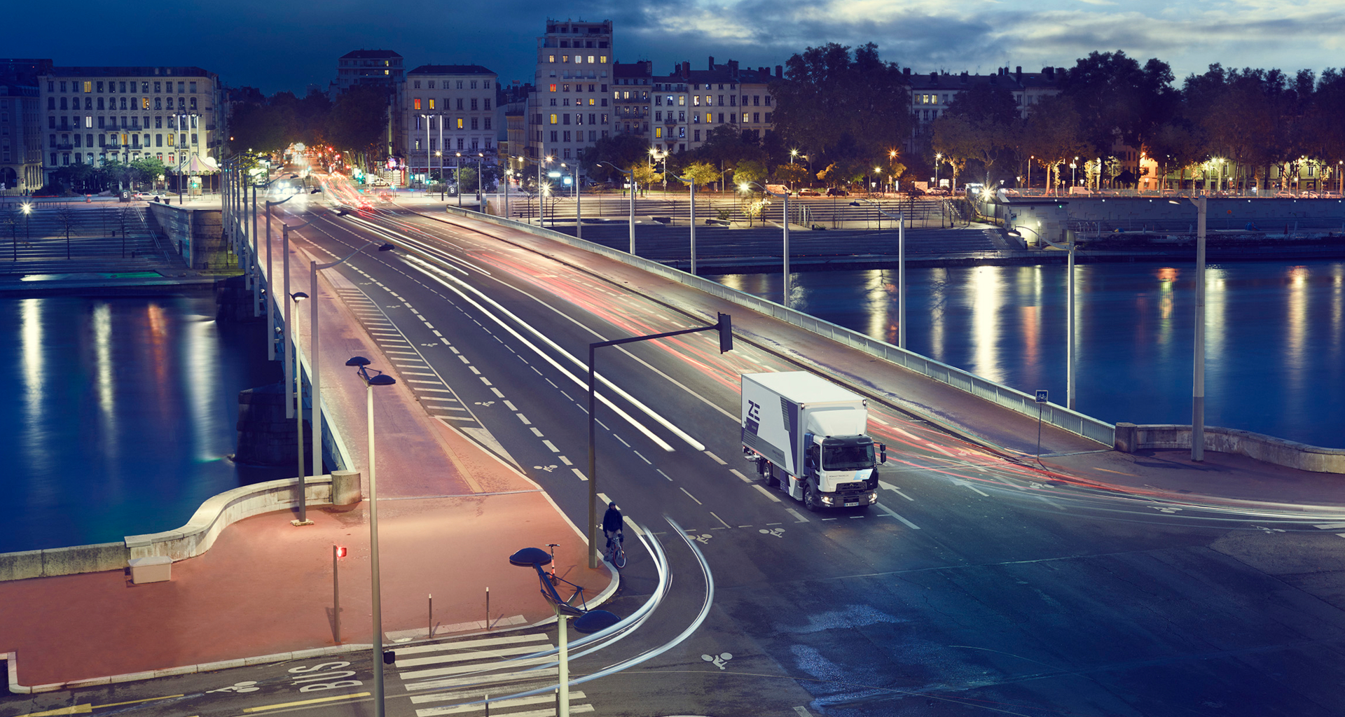 Bluekens-truck-en-bus-Renault-D-ZE-kruising-header