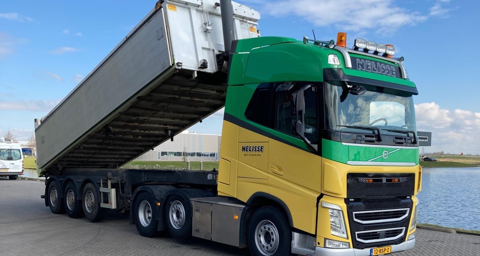 bluekens-nelisse-agro-grond-en-infra-volvo-fh