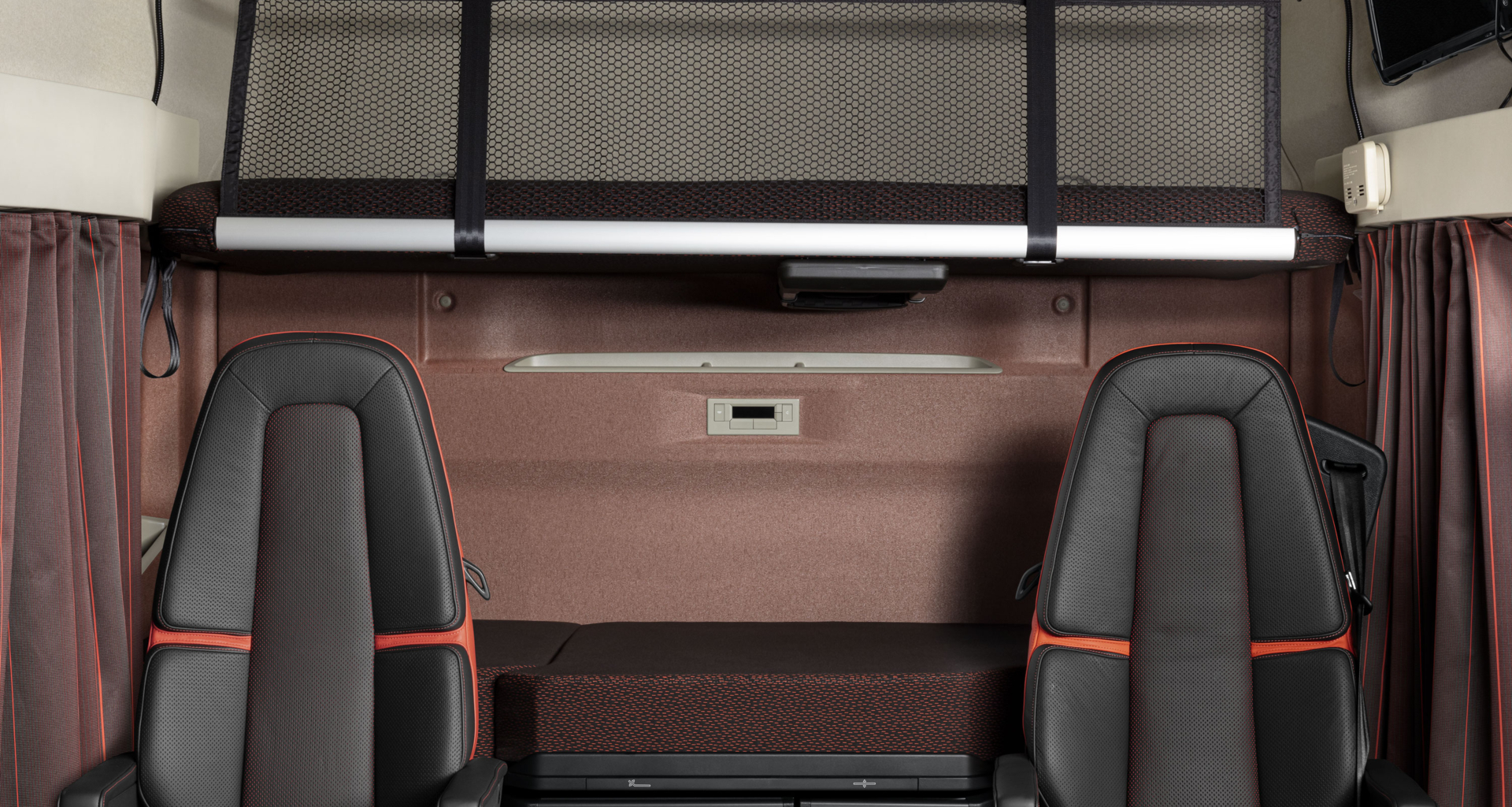 Bluekens-Truck-en-Bus-Volvo-FH16-chairs