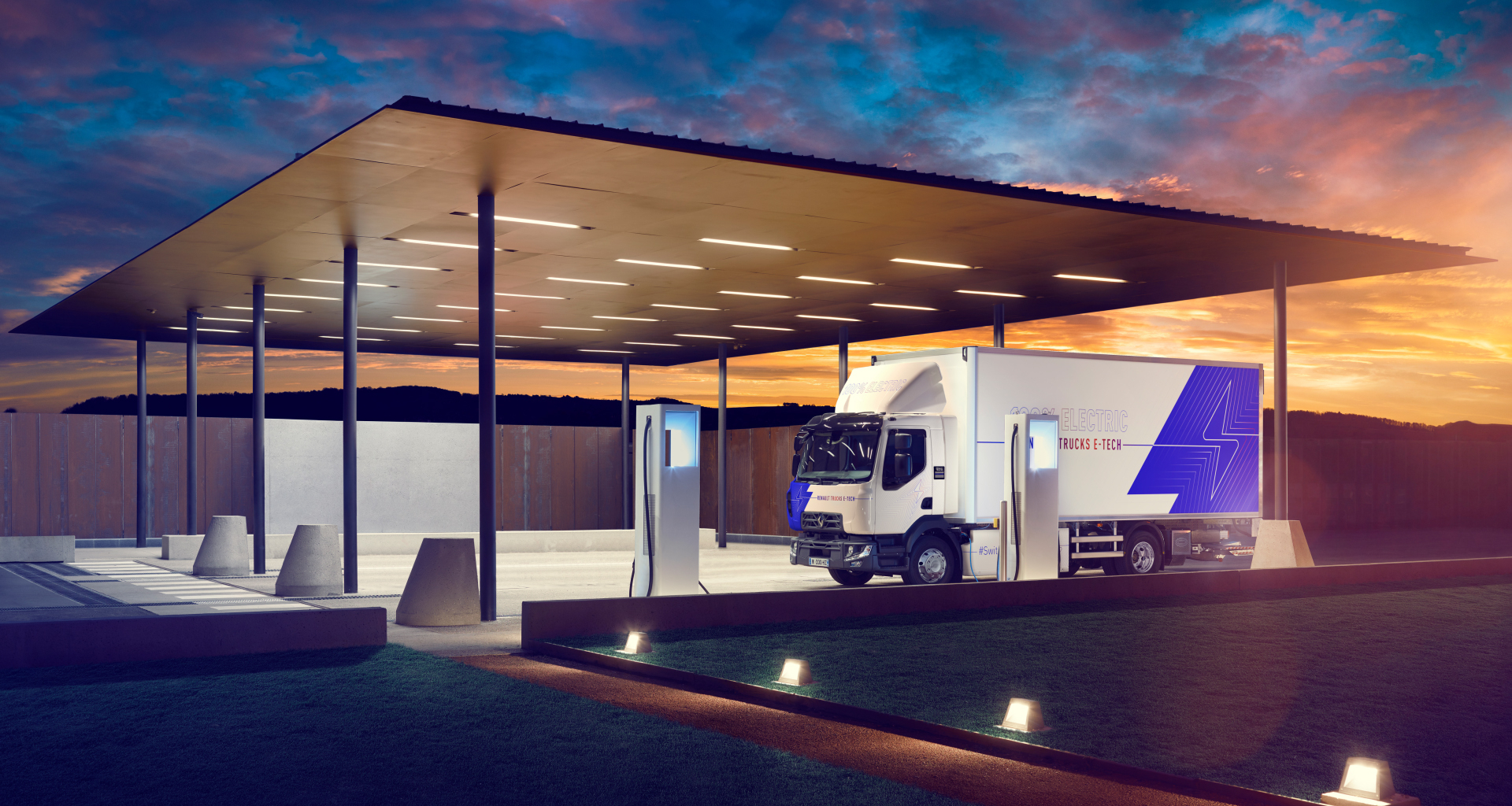 bluekens-truck-en-bus-Renault-Trucks-D-E-Tech-opladen-bij-laadstation