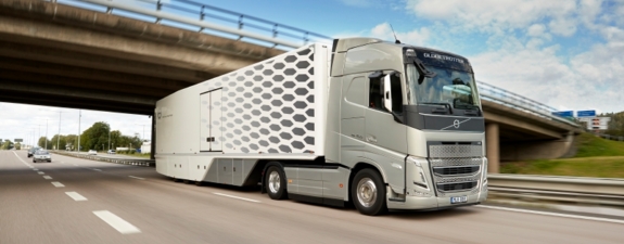 volvo-fh-isave-op-snelweg volvo-fh-isave-op-snelweg