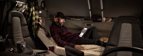 bluekens-volvo-fh-interieur-bed-cabine