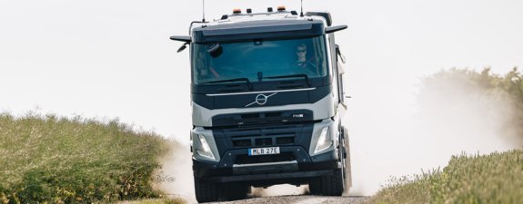 Bluekens-truck-en-bus-volvo-FMX-header