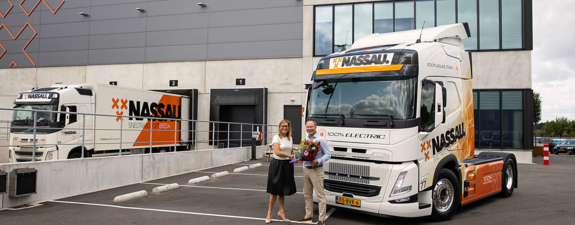 Nassau-Sneltransport-Eerste-Volvo-FM-Electric-wethouder