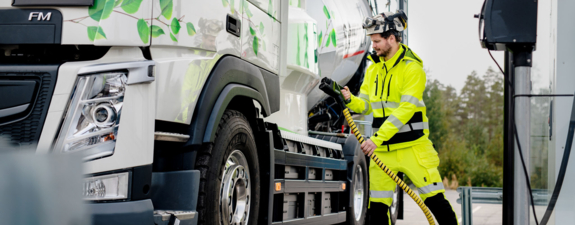 Bluekens-truck-en-bus-Volvo-Electric-opladen-bewerkt