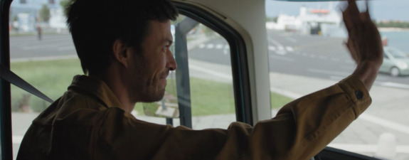 stop-look-wave-volvo-trucks-01 stop-look-wave-volvo-trucks-01