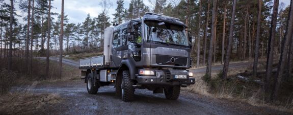 Volvo FL 4x4 front in het bos Volvo FL 4x4 front in het bos