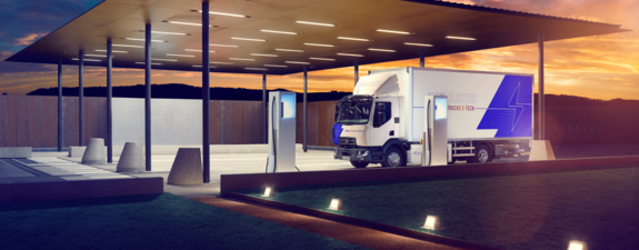 bluekens-truck-en-bus-Renault-Trucks-D-E-Tech-opladen-bij-laadstation bluekens-truck-en-bus-Renault-Trucks-D-E-Tech-opladen-bij-laadstation