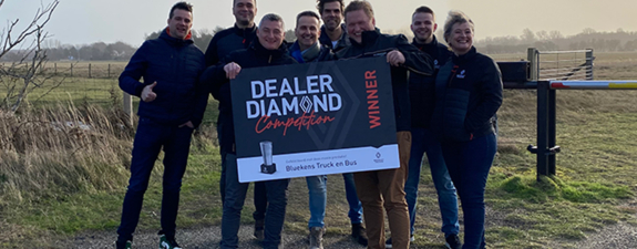 Team Bluekens met de DDAC cheque