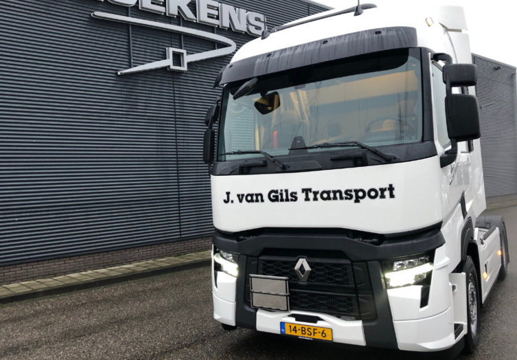 renault-t-van-gils-fb-1