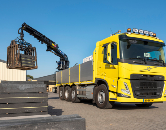 Nieuwe Volvo FM voor Schaafstra Hout en Bouwmaterialen