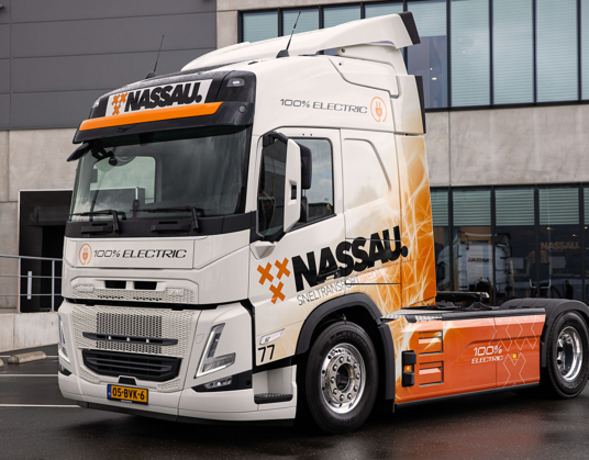 Eerste Volvo FM Electric voor Nassau Sneltransport 