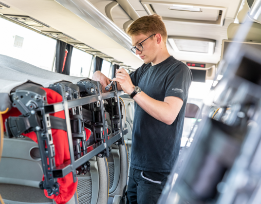 Bluekens Busmonteur Pascal is dé ‘Bedrijfsautotechnicus van de Toekomst’!