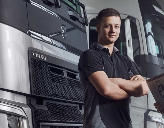 Word bedrijfsautotechnicus bij Bluekens Truck en Bus