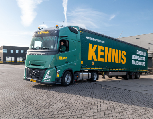 Tien zuinige Volvo FH Aero’s voor Kennis Transport & Logistics