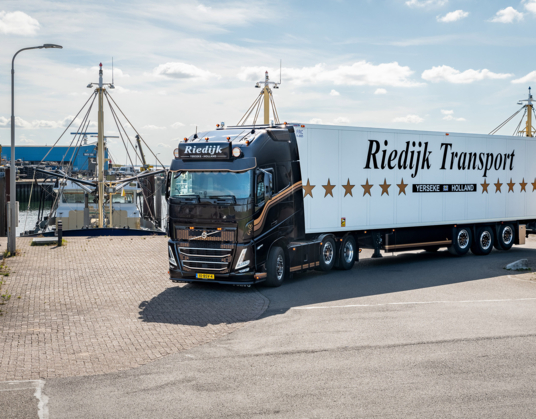 25e Volvo-truck voor Riedijk Transport