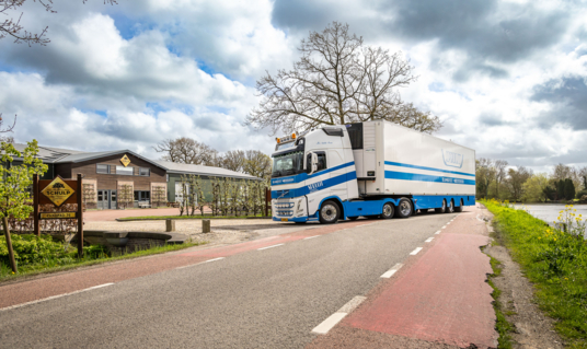 Spruijt Transport vergroot het laadvolume met Volvo FH X-Low-trekker met megatrailer