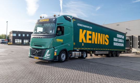 Tien zuinige Volvo FH Aero’s voor Kennis Transport & Logistics