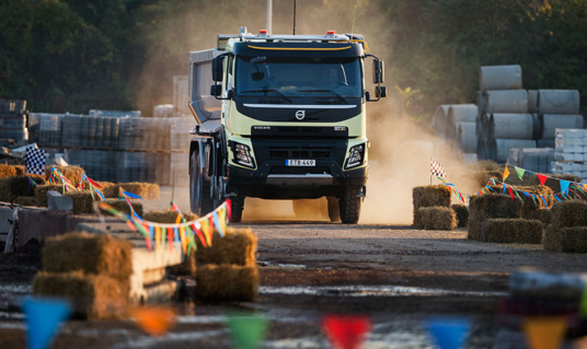 Volvo FMX in handen van… een vierjarige.