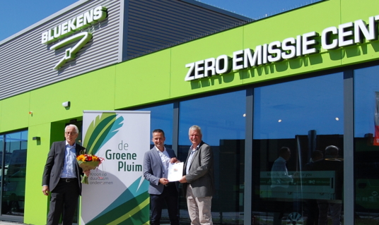 De Groene Pluim met 3 jaar  verlengd voor Bluekens Truck en Bus