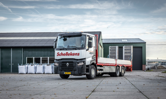 Eerste Renault Trucks T voor Schellekens Totaalprojecten