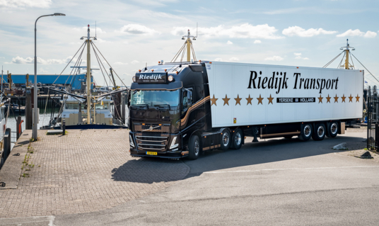 25e Volvo-truck voor Riedijk Transport