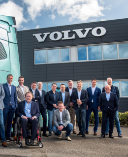 Volvo Trucks Nederland en dealers tekenen nieuw dealercontract