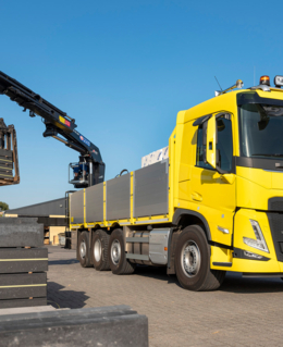Nieuwe Volvo FM voor Schaafstra Hout en Bouwmaterialen
