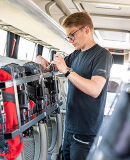 Bluekens Busmonteur Pascal is dé ‘Bedrijfsautotechnicus van de Toekomst’!