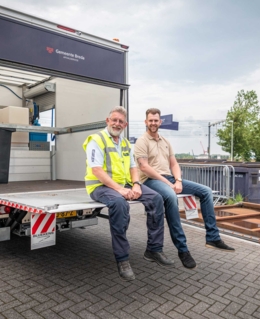 Bluekens Truck en Bus levert nieuwe Renault Master aan gemeente Breda
